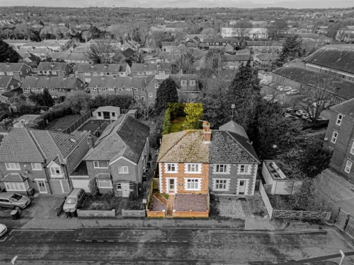 House - Semi-Detached Main Photo