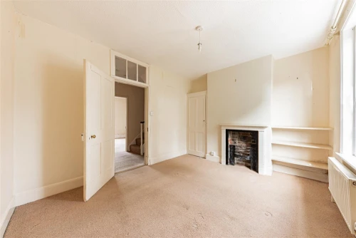 House - Terraced Photo 2