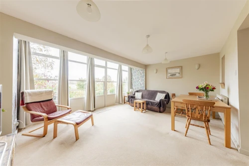House - Semi-Detached Main Photo