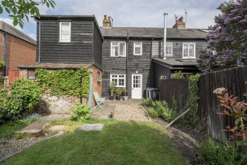 House - Terraced Main Photo