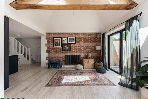 House - Semi-Detached Main Photo
