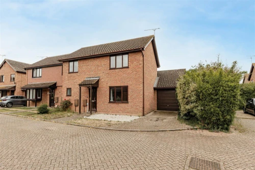 House - Semi-Detached Photo 2