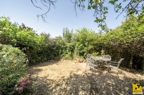 House - Semi-Detached Main Photo