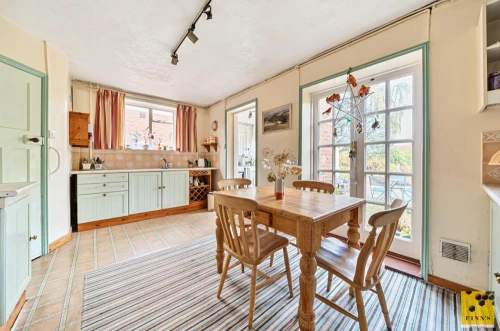 House - Detached Photo 4