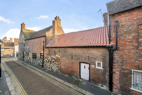 House - Terraced Main Photo