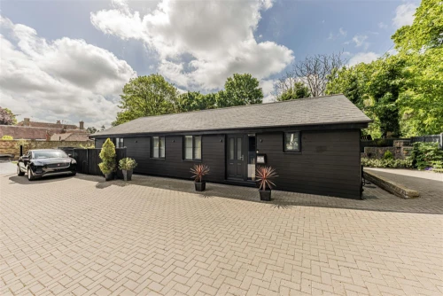 Bungalow - Detached Photo 2
