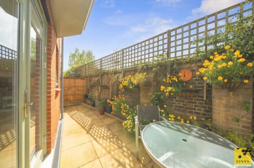 House - Semi-Detached Main Photo