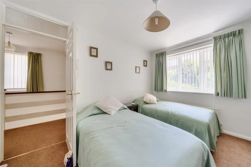 House - Semi-Detached Main Photo