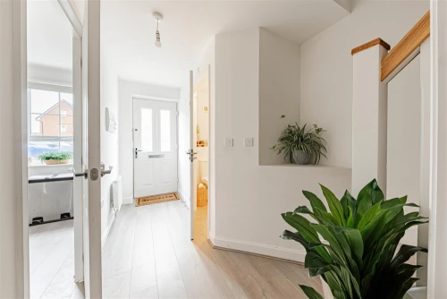 House - Semi-Detached Main Photo
