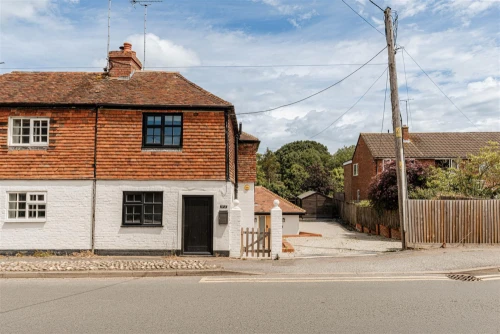 House - Semi-Detached Main Photo