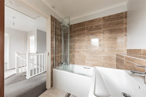 House - Semi-Detached Main Photo