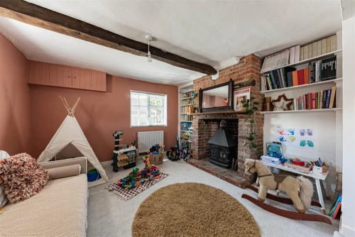 House - Semi-Detached Main Photo