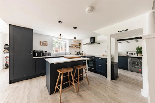 House - Semi-Detached Photo 4