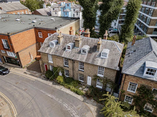 House - Terraced Main Photo