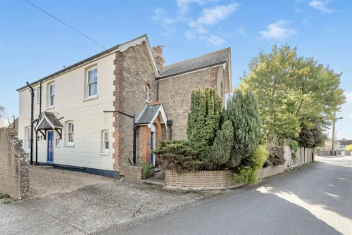 House - Detached Photo 2