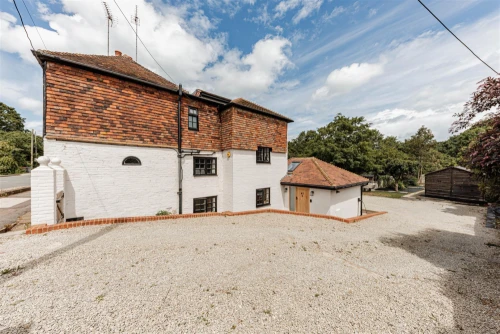 House - Semi-Detached Main Photo