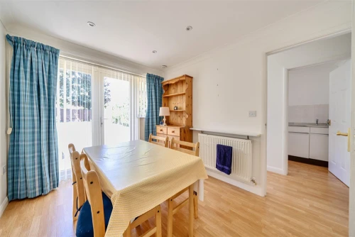 House - Semi-Detached Main Photo