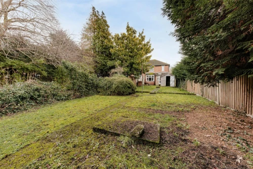 House - Semi-Detached Main Photo