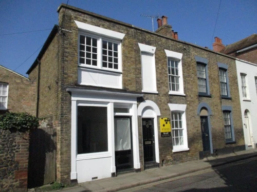 House - Terraced Main Photo