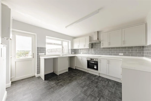 House - Semi-Detached Photo 2