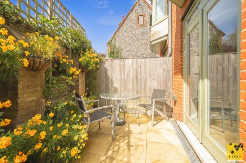 House - Semi-Detached Photo 4