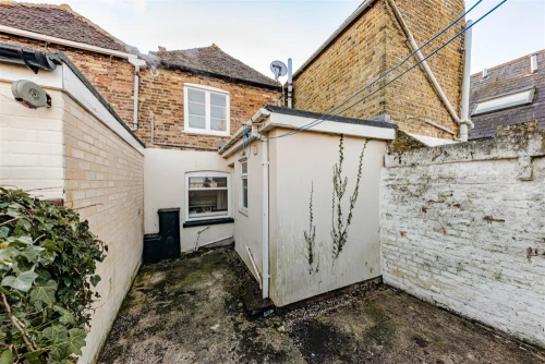 House - Terraced Main Photo