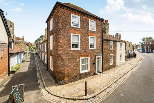 House - Terraced Main Photo
