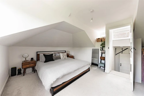House - Semi-Detached Main Photo