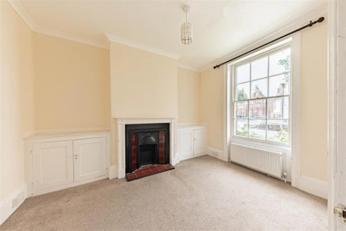 House - Terraced Photo 2