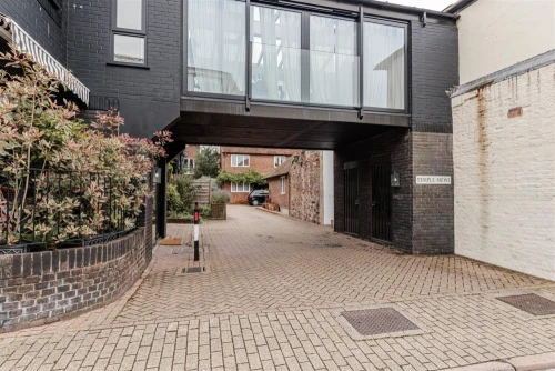 House - Semi-Detached Main Photo