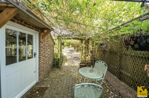 House - Semi-Detached Main Photo
