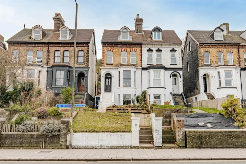 House - Semi-Detached Main Photo
