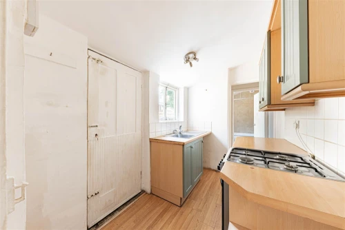 House - Terraced Photo 3