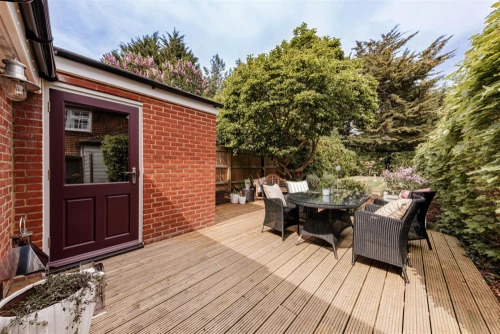House - Semi-Detached Main Photo