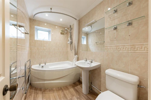 House - Semi-Detached Main Photo