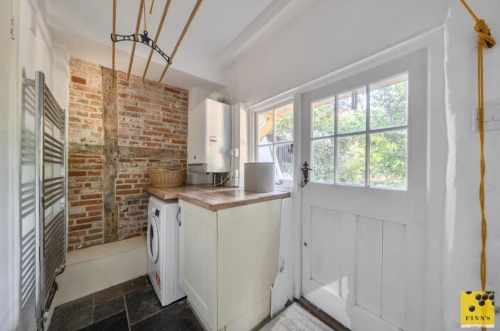 House - Semi-Detached Main Photo