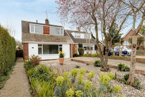 House - Detached Photo 2