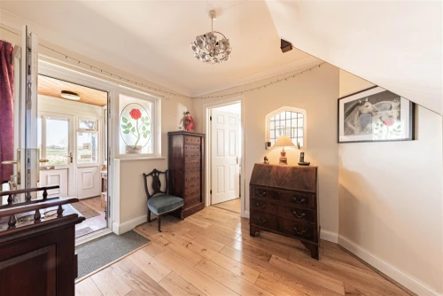 House - Detached Photo 2