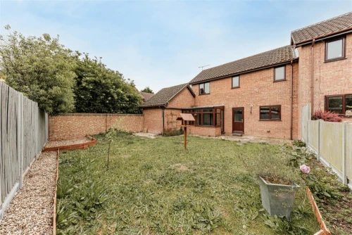 House - Semi-Detached Main Photo