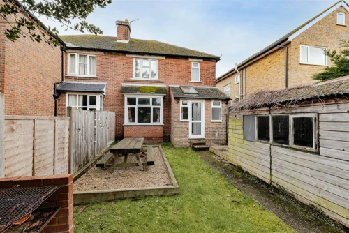 House - Semi-Detached Main Photo