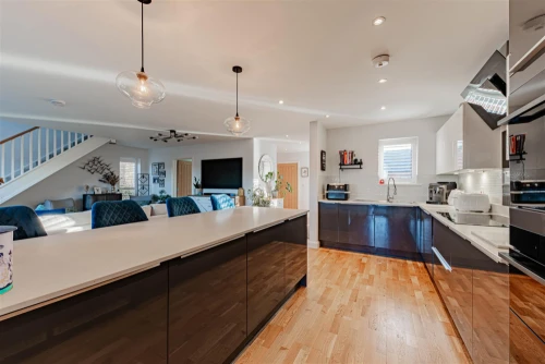 House - Detached Photo 4