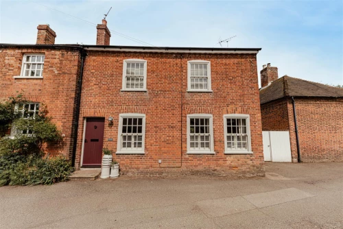 House - Semi-Detached Main Photo