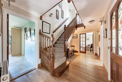 House - Detached Photo 4
