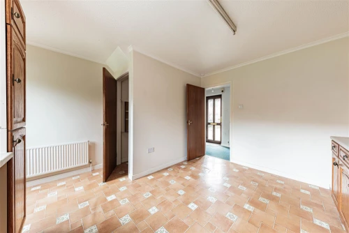 House - Semi-Detached Photo 4