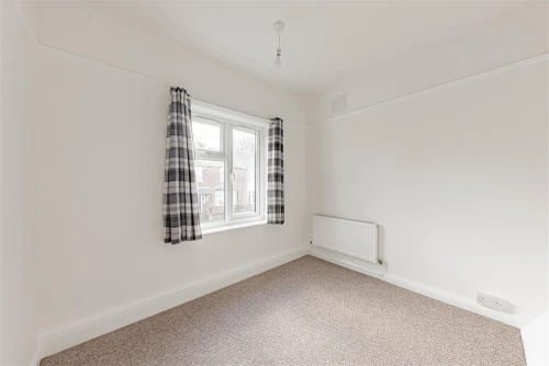 House - Semi-Detached Main Photo