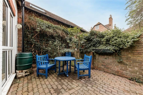 House - Semi-Detached Main Photo