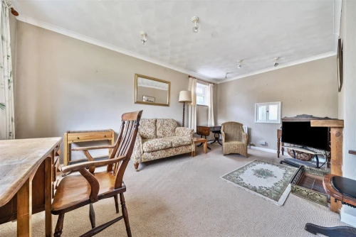 Bungalow - Semi Detached Photo 4