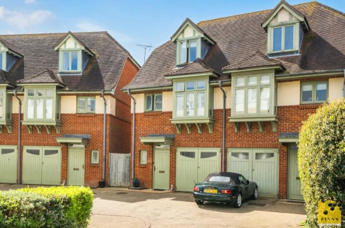 House - Semi-Detached Main Photo