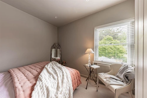 House - Semi-Detached Main Photo