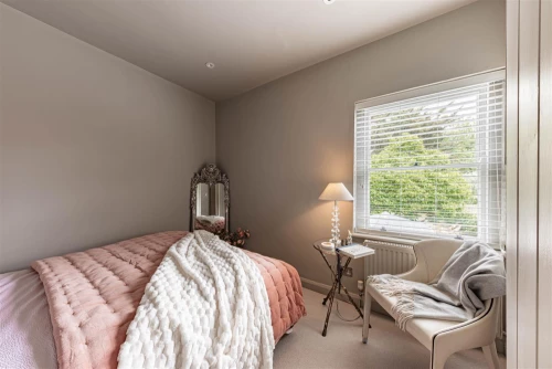 House - Semi-Detached Main Photo